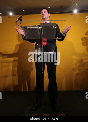 Der liberal-demokratische Spitzenkandidat Nick Clegg, nachdem er in Zentral-London zum neuen Vorsitzenden der Liberaldemokraten gewählt wurde. Stockfoto