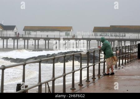 Stürmisches Wetter am Southwold Beach am Feiertag Montag, Großbritannien. Stockfoto