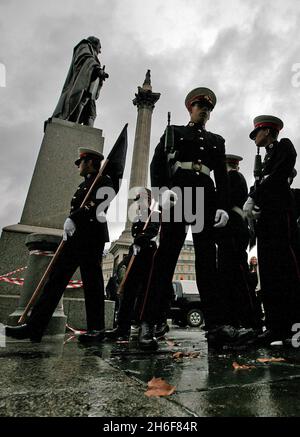 Die jährliche Trafalgar Day Parade findet auf dem Trafalgar Square statt, um die Erinnerung an Admiral Lord Nelson und den Sieg bei der Schlacht von Trafalgar zu ehren. Stockfoto