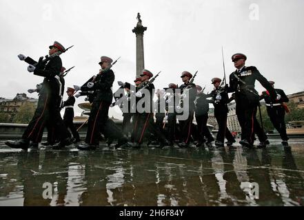 Die jährliche Trafalgar Day Parade findet auf dem Trafalgar Square statt, um die Erinnerung an Admiral Lord Nelson und den Sieg bei der Schlacht von Trafalgar zu ehren. Stockfoto