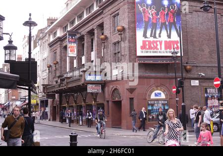 Fotos von London, die vor mehr als 50 Jahren aufgenommen wurden und die seit 15 Jahren nicht mehr gesehen wurden, nachdem sie von einem skip in Westminster gerettet wurden, nachdem sie vom gemeinderat weggeworfen worden waren. Bilder zeigen: Das Casino-Theater, wie es heute ist, das jetzt das Prince Edward-Theater ist Stockfoto