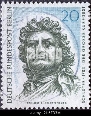 DEUTSCHLAND, Berlin - UM 1967 eine Briefmarke aus Deutschland, Berlin mit dem Kopf des Großen Kurfürsten (Reiterstatue) von Andreas Schlueter. Text Stockfoto