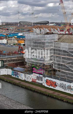 Das Leben am olympischen Rand, Hackney Wick, East London Foto aus der Elevator-Galerie, die den olympischen Ort zeigt. Stockfoto