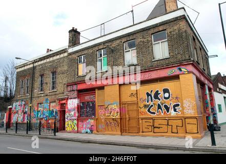 Das Leben auf dem Olympischen Fringe, Hackney Wick, East London The Lord Napier Pub in Hackney Wick Stockfoto