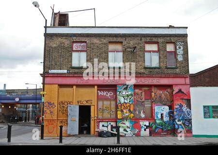 Das Leben auf dem Olympischen Fringe, Hackney Wick, East London The Lord Napier Pub in Hackney Wick Stockfoto