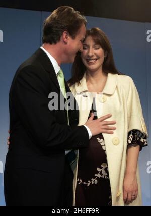 Filebild des konservativen Führers David Cameron und seiner Frau Sarah vom 06/12/05. Das Paar hat heute bekannt gegeben, dass sie im September ein weiteres Kind erwartet werden. Stockfoto