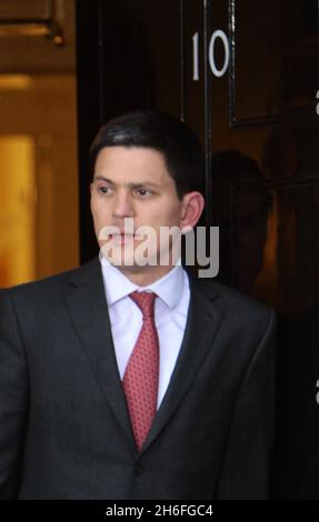 David Miliband verlässt heute Abend eine Kabinettssitzung in der Downing Street. Der Außenminister wird als Nachfolger von Premierminister Gordon Brown als Labour-Parteivorsitzender getippt. Stockfoto