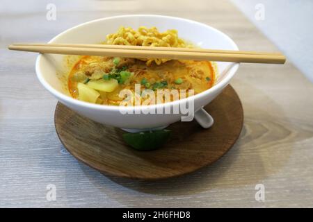 Chiang Mai Currynudeln (Khao soi) Stockfoto