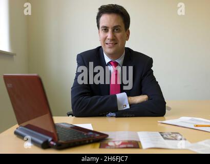 Porträt des neuen Labour-Vorsitzenden Ed Miliband, fotografiert in seinem Wahlkampfbüro in Victoria während des Wahlkampfs für den Labour-Führer am 27. August 2010. Stockfoto