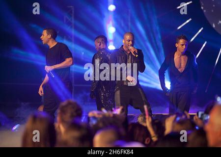 JLS treten bei den T4'S Stars of 2010 , Earl's Court , London auf Stockfoto