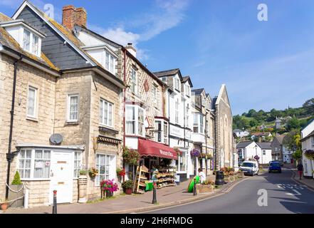 Beer Devon Woozies Deli und andere kleine Läden auf der Fore Street Beer Village Centre Beer Devon England GB Europe Stockfoto