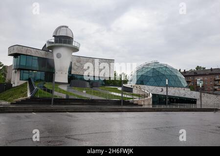 Jaroslawl, Russland - 14. Mai 2019: Kulturelles Bildungszentrum benannt nach Valentina Tereshkova mit Observatorium und Planetarium Stockfoto