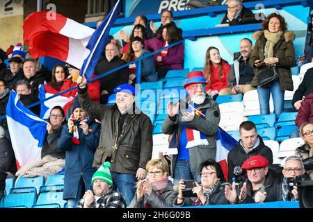 Cardiff, Wales. 23. Februar 2020. Einige französische Rugby-Fans vor dem sechs-Nationen-Meisterschaftsspiel der Frauen zwischen Wales und Frankreich im Cardiff Arms Park in Cardiff, Wales, Großbritannien, am 23. Februar 2020. Quelle: Duncan Thomas/Majestic Media/Alamy Live News. Stockfoto