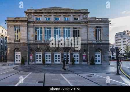 Fassade des Campoamor-Theaters in der Stadt Oviedo, Uvieu, in Asturien. Stockfoto