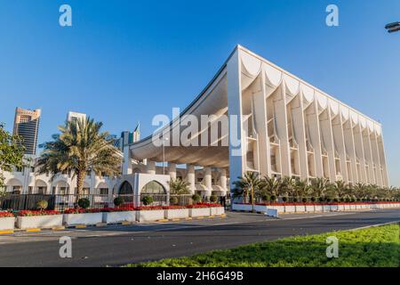 KUWAIT-STADT, KUWAIT - 17. MÄRZ 2017: Bau der Nationalversammlung von Kuwait. Stockfoto