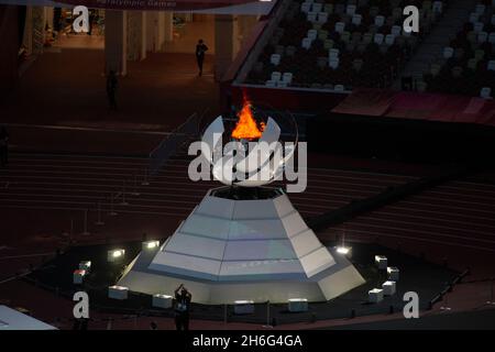 Die olympische Flamme während der Abschlusszeremonie der Paralympischen Spiele von Tokio 2020 im Olympiastadion in Tokio, Japan Stockfoto