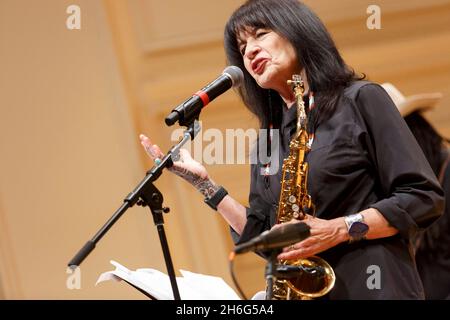 Washington, Vereinigte Staaten von Amerika. 19. September 2019. Joy Harjo tritt während ihrer Eröffnungsveranstaltung als US-Poet Laureate im Coolidge Auditorium am 19. September 2019 in Washington, D.C. auf.Quelle: Shawn Miller/Library of Congress/Alamy Live News Stockfoto