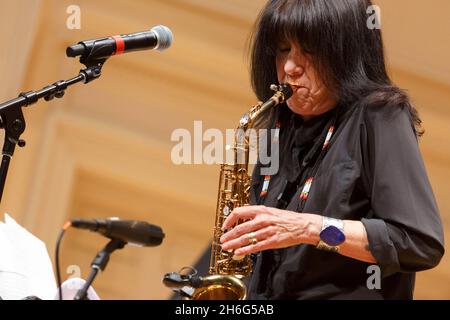 Washington, Vereinigte Staaten von Amerika. 19. September 2019. Joy Harjo tritt während ihrer Eröffnungsveranstaltung als US-Poet Laureate im Coolidge Auditorium am 19. September 2019 in Washington, D.C. auf.Quelle: Shawn Miller/Library of Congress/Alamy Live News Stockfoto