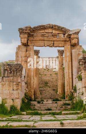 Tür der Kathedrale in der antiken Stadt Jerash, Jordanien Stockfoto