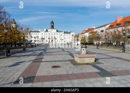 Neoklassizistisches Rathaus auf dem Alten Marktplatz in Plock Polen Stockfoto