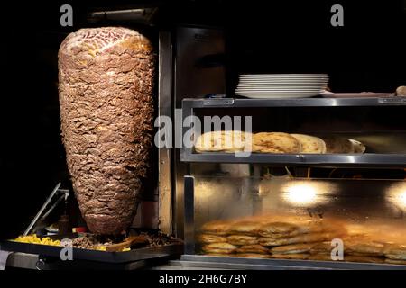 Traditioneller türkischer Straßenessen-Döner Stockfoto