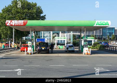 Asda-Tankstelle in London, England, Vereinigtes Königreich, Vereinigtes Königreich Stockfoto