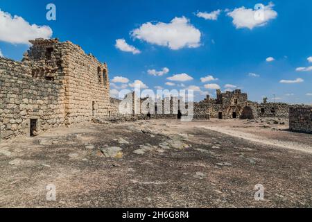 Zerstörte Mauern von Qasr al-Azraq Blaue Festung, Fort in der Wüste des östlichen Jordans gelegen. Stockfoto