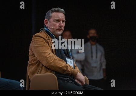 San Sebastian, Spanien. November 2021. Der katalanische Koch Albert Adriá hat während des Gastronomika 2021, des Kochkongresses im Kursaal in San Sebastian, gesehen.der internationale Gastronomika Kongress 2021 ist nach der Pause für Covid-19 wieder da. Köche aus aller Welt werden in den nächsten Tagen im Auditorium des Kursaals in San Sebastian ihre neuen Rezepte präsentieren. Die diesjährige Veranstaltung ist eine Hommage an die französische Küche und den französischen Küchenchef Alain Ducasse. (Foto von Javi Julio/SOPA Images/Sipa USA) Quelle: SIPA USA/Alamy Live News Stockfoto