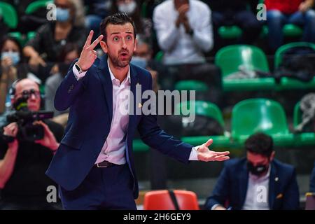 Pala Ubi Banca, Cuneo, Italien, 14. November 2021, Daniele Santarelli (Imoco Conegliano) während der Bosca S.Bernardo Cuneo gegen Imoco Volley Conegliano - Vo Stockfoto