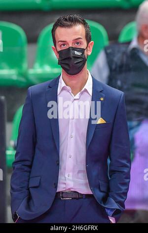 Cuneo, Italien. November 2021. Daniele Santarelli (Imoco Conegliano) während der Bosca S.Bernardo Cuneo gegen Imoco Volley Conegliano, Volleyball Italienische Serie A1 Frauenspiel in Cuneo, Italien, November 14 2021 Quelle: Independent Photo Agency/Alamy Live News Stockfoto