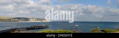 Swanage Bay und Wooden Pier im Herbst Dorset England Stockfoto