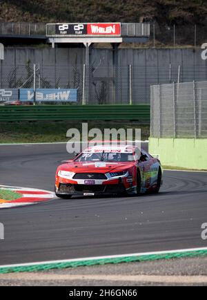 Vallelunga, Italien, oktober 29 2021. American Festival von Rom Autorennen Motorsport Wochenende. NAScar Herausforderung auf Rennbahn drehen Stockfoto