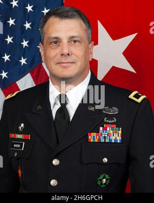 Oklahoma City, Vereinigte Staaten von Amerika. 07. Oktober 2019. Offizielles Porträt der neuen Oklahoma National Guard Adjutant General Thomas Mancino 7. Oktober 2019 in Oklahoma City, Oklahoma. Mancino kündigte an, dass er sich weigern werde, das Mandat des 5. Militärs einzuhalten, wonach alle Mitglieder des Militärs gegen COVID-19 geimpft werden müssen. Kredit: Kendall James/DOD/Alamy Live Nachrichten Stockfoto