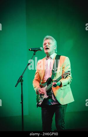 Zürich, Schweiz. 30. Oktober 2021. Die Schweizer Schlagerband die Calimeros tritt live auf der großen Schlagerparty 2021 im Hallenstadion in Zürich auf. (Foto: Gonzales Photo - Tilman Jentzsch). Stockfoto