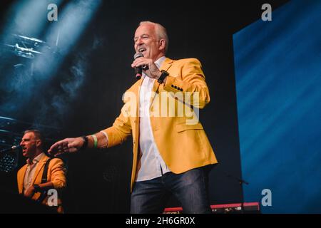 Zürich, Schweiz. 30. Oktober 2021. Die Schweizer Schlagerband die Calimeros tritt live auf der großen Schlagerparty 2021 im Hallenstadion in Zürich auf. (Foto: Gonzales Photo - Tilman Jentzsch). Stockfoto