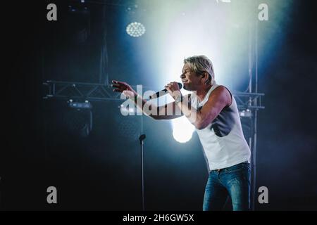 Zürich, Schweiz. 30. Oktober 2021. Der deutsche Schlagersänger Matthias Reim tritt live auf der großen Schlagerparty 2021 im Hallenstadion in Zürich auf. (Foto: Gonzales Photo - Tilman Jentzsch). Stockfoto