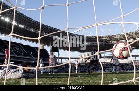 Rio De Janeiro, Brasilien. November 2021. RJ - Rio de Janeiro - 11/15/2021 - BRASILEIRO B 2021, BOTAFOGO X OPERARIO-PR - Torwart von Georgeemy Operario beim Tor von Pedro Castro bei einem Spiel gegen Botafogo im Engenhao-Stadion für die brasilianische B 2021-Meisterschaft. Foto: Jorge Rodrigues/AGIF/Sipa USA Quelle: SIPA USA/Alamy Live News Stockfoto