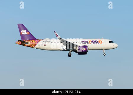 Air Cairo Airbus A320, einfliegendes Flugzeug aus Hurghada, Ägypten. A320neo Flugzeug der ägyptischen Fluggesellschaft Air Cairo. Flugzeug mit der neuen AirCairo-Lackierung. Stockfoto