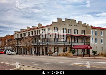 Selma, Alabama, USA - 26. Januar 2021: Das St. James Hotel im historischen Viertel in der Innenstadt von Selma. Stockfoto