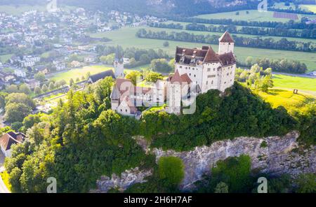 Luftaufnahme des Gutenberg-Schlosses in Balzers, Liechtenstein Stockfoto