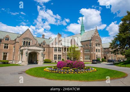 Loren Towle Estate ist ein historisches Anwesen, das 1920 in der 785 Center Street im Dorf Newton Center, Massachusetts, USA, erbaut wurde. Jetzt ist dieses Gebäude Ne Stockfoto