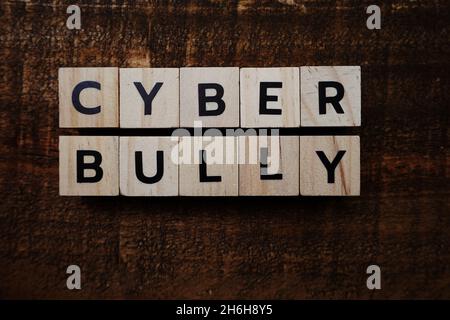 Buchstaben des Cyber Bully-Alphabets Stockfoto