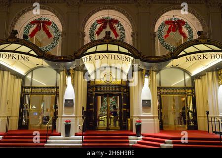 Das Intercontinental Mark Hopkins Hotel während der Weihnachtszeit, San Francisco CA Stockfoto