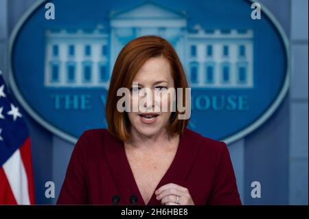 Washington, USA 15. November 2021. 15. November 2021 - Washington, DC, USA: Die Presseministerin des Weißen Hauses, Jen Psaki, spricht bei einer Pressekonferenz im Pressesprecheraum des Weißen Hauses. (Foto: Michael Brochstein/Sipa USA) Quelle: SIPA USA/Alamy Live News Stockfoto