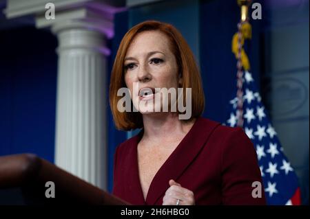 Washington, USA 15. November 2021. 15. November 2021 - Washington, DC, USA: Die Presseministerin des Weißen Hauses, Jen Psaki, spricht bei einer Pressekonferenz im Pressesprecheraum des Weißen Hauses. (Foto: Michael Brochstein/Sipa USA) Quelle: SIPA USA/Alamy Live News Stockfoto