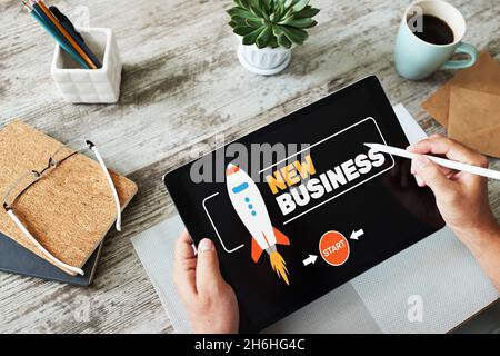 Neues Start-up-Konzept auf dem Bildschirm. Stockfoto