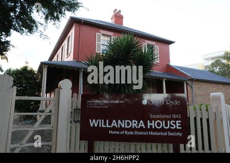 Willandra House, eine denkmalgeschützte ehemalige Tankstelle und Gehöft und jetzt Gemeinschaftsanlage an der Victoria Road 782, Ryde Stockfoto