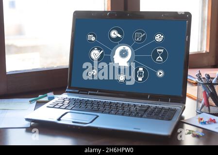 Laptop-Bildschirm mit einem Zeitmanagement-Konzept Stockfoto