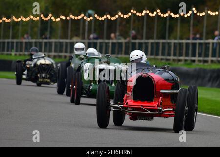 Tim Dutton, der Typ 51 von bugti, die Earl Howe Trophy, der Grand Prix mit zwei Sitzplätzen und die Voiturette, die vor 1932 antraten, Goodwood 78. Mitgliederversammlung, Goo Stockfoto