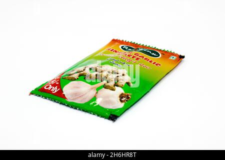 Noida , Utter pardesh , Indien - oktober 20 2021 , Ingwer Knoblauchpaste , Ein Bild von Ingwer Knoblauchpaste auf weißem Hintergrund mit selektivem Fokus in n Stockfoto
